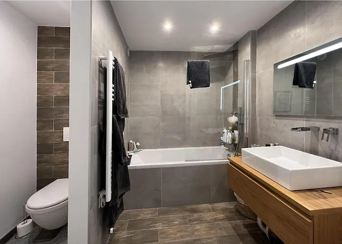 - 4 Persons - 10 Minutes To Beaches - Bright