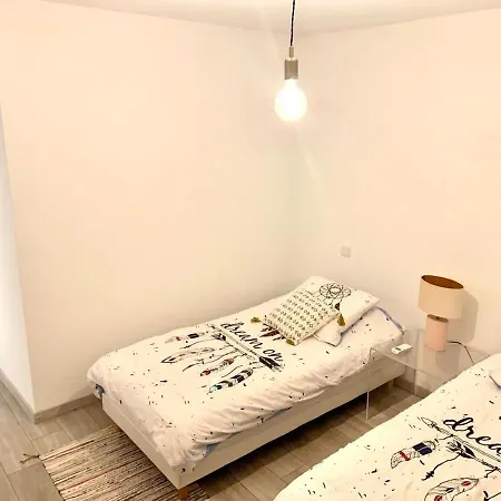 - 4 Persons - 10 Minutes To Beaches - Bright 아파트 멍똥